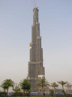 Construction of tallest building in Dubai