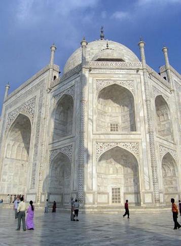 The Taj Mahal - A nearer view